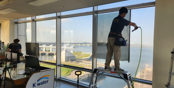 한국수자원공사 K-water 관제탑 자외선차단 시트공사 — 공사 전