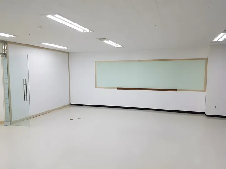사무실 입주 시공 — 방음 공간 포함 완료 사진 11