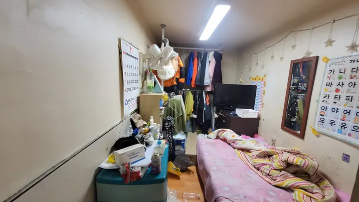 장애인가구 도배·장판과 짐 정리 — 사회공헌 — 시공 전