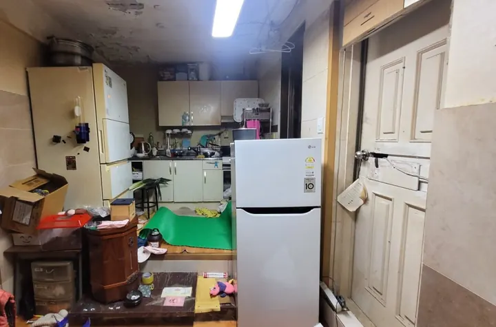 장애인가구 도배·장판과 짐 정리 — 사회공헌 시공 전 사진 3